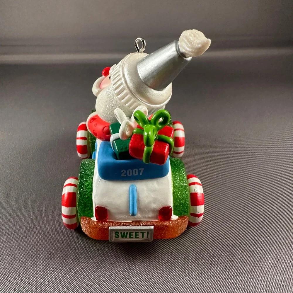 Hallmark Keepsake Santa's Sweet Ride 2007 Christmas Ornament‎ Candy Cane Car